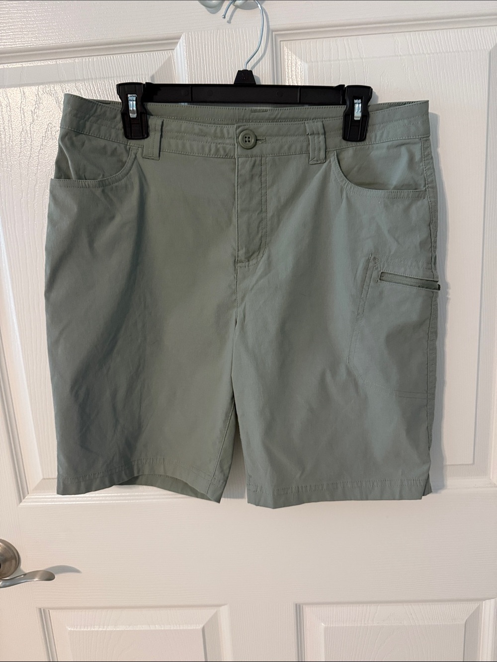 Women’s Lightweight Utility Shorts in Sage Green